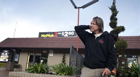 100 ألف دولار لمشرد ساعد في