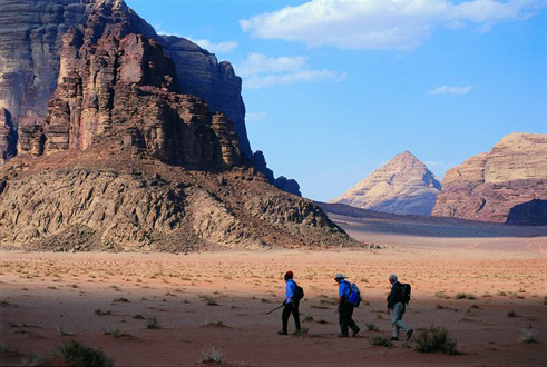 (السياحة) تروج الاردن في معرض متنقل