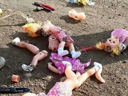 أطفال بغداد ينبشون النفايات لتأمين معيشتهم