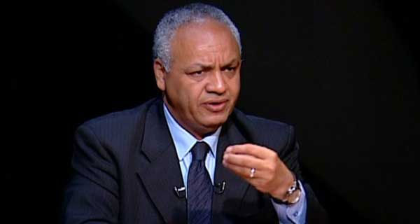 مصطفى بكري يبكي: لو حصل حاجة