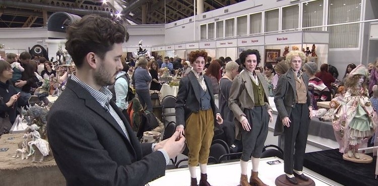 بالفيديو .. دمى شبه حقيقية بشكل