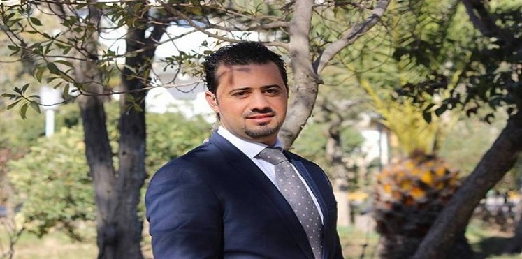 مذيع مسيحي في التلفزيون الأردني يشهر