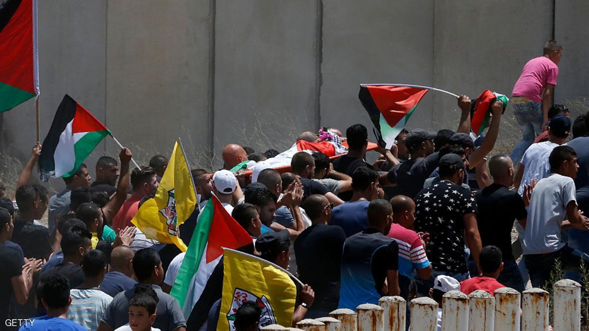 الفلسطينيون يشيعيون مقدسيا بعد احتجاز جثته