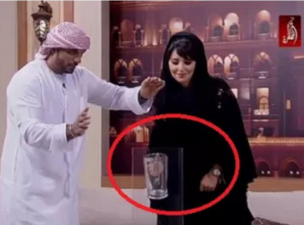 فيديو: ساحر إماراتي يرعب مذيعة وتصرخ
