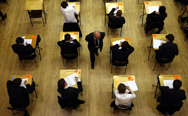 بريطانيا تعدل مواعيد الامتحانات الرسمية مراعاة