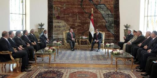 من رافق الملك الى مصر ؟