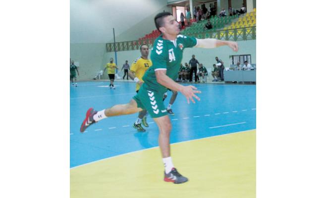 الأهلي يشدد قبضته على الصدارة بفوز