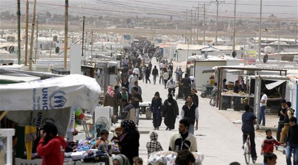 لاجئون سوريون بالزعتري يقدمون طلبات للعمل