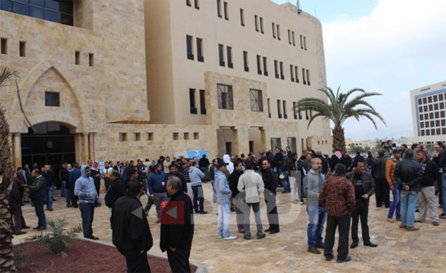 احتجاج في سلطة العقبة على تحويل