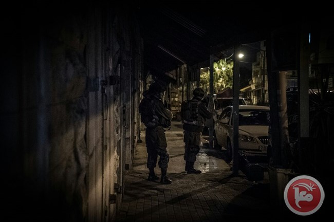 الاحتلال يعتقل 20 مواطنا ويغلق ورشة