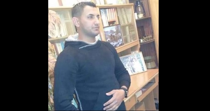 المئات تحتشد حول مستشفى الامير حسين
