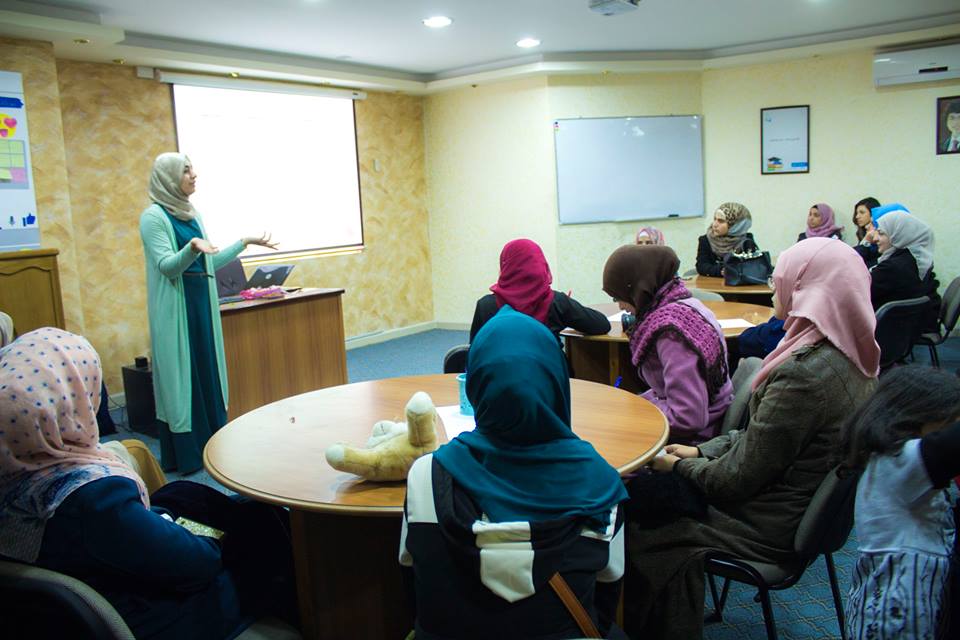 (المرأة والطموح) .. محاضرة للكحلوت في