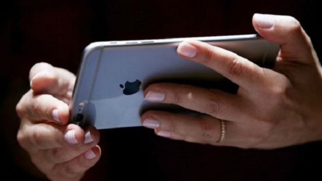 أبل تعلن عن تراجع مبيعات آيفون