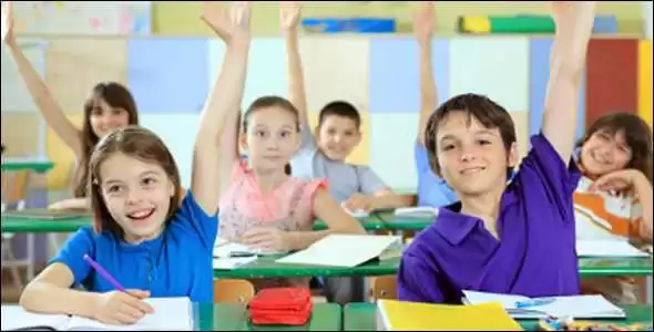 بين حانا ومانا ضاعت مناهجنا التعليمية
