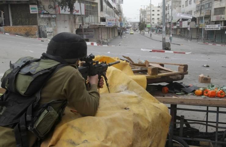 إصابة فلسطينية قرب معسكر حوارة في