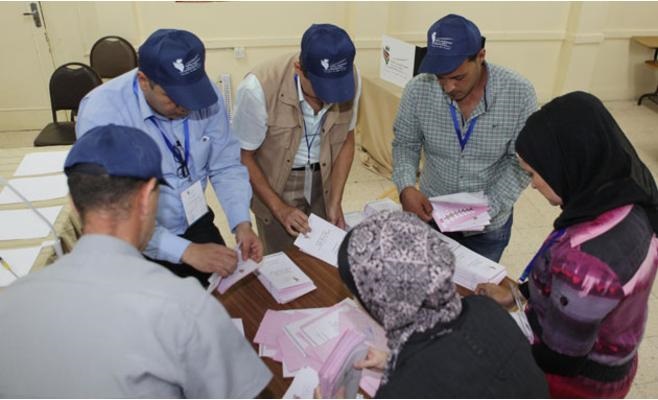 بدء فرز الأوراق الباطلة في (رابعة
