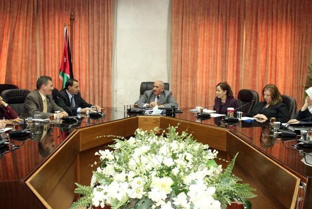 الذنيبات يلتقي الجهات الدولية الداعمة للوزارة