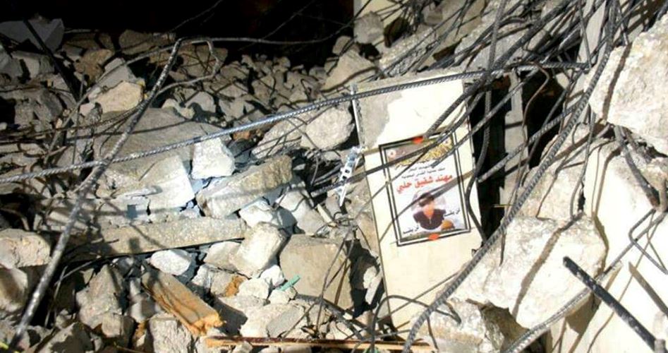 بالصور الاحتلال يهدم منزل عائلة الشهيد
