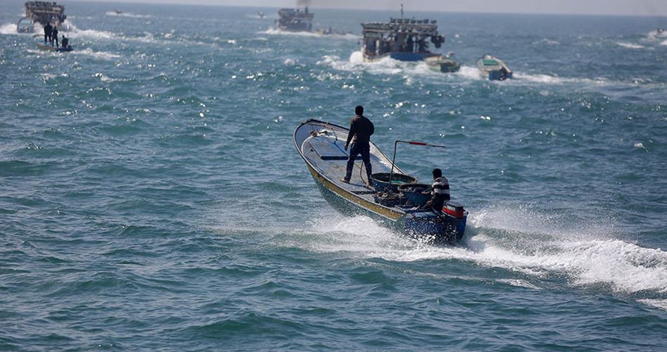 بحرية الاحتلال تعتقل صيادين من بحر