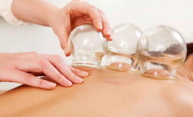 طبيب أردني يتخلى عن الطب الحديث