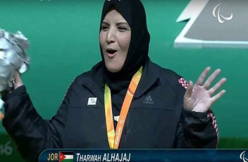 وزير الشباب يهنئ الحجاج بفوزها بالميدالية