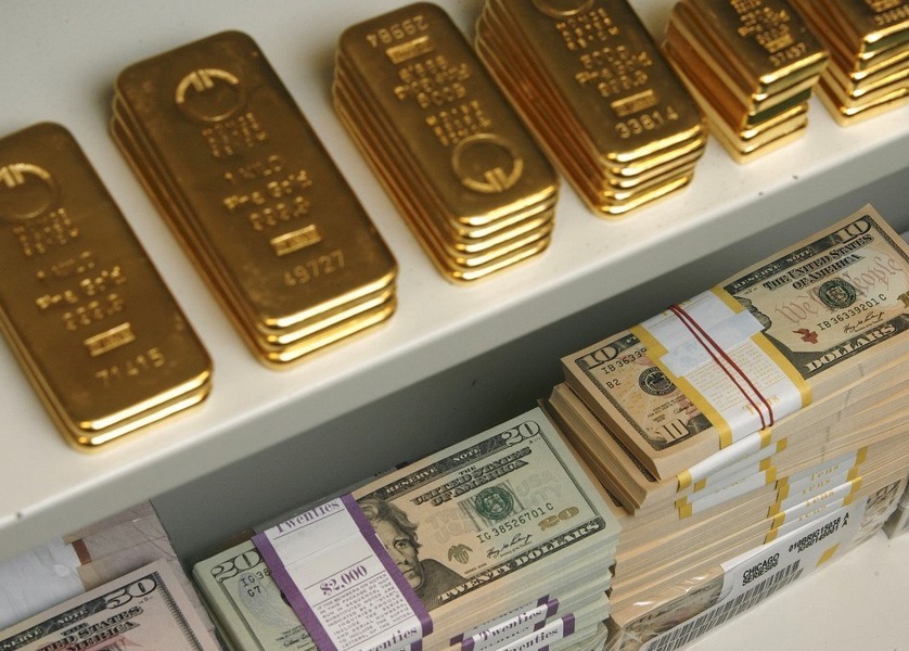 الذهب يتعافى مع هبوط الدولار لكن