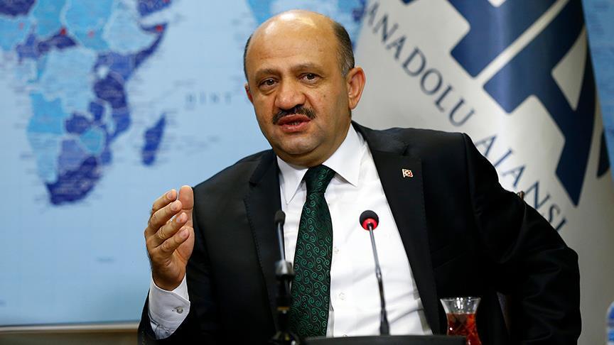 وزير الدفاع التركي: عدد العسكريين المفصولين