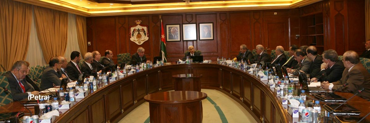 إقالة مدير الجمارك منذر العساف