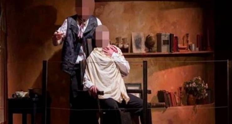 شاب يذبح صديقه عن طريق الخطأ..