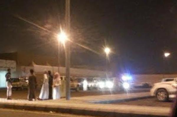 امرأة غريبة تثير الرعب داخل مدرسة