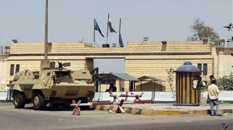إسلاميون يبدأون إضرابا عن الطعام في