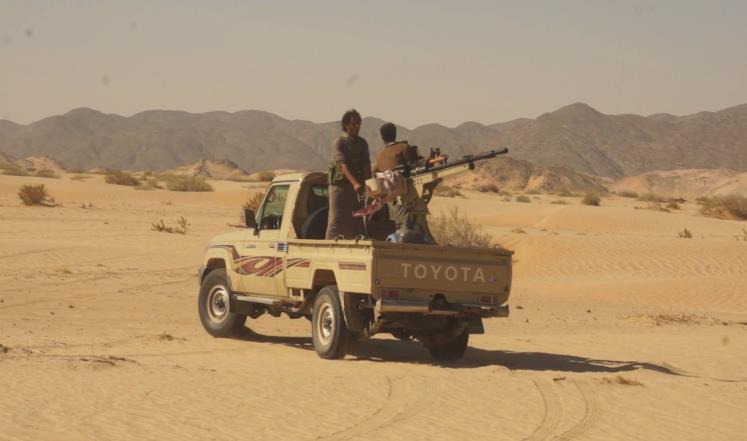 الجيش والمقاومة يحاصران معسكرا للحوثيين بالجوف