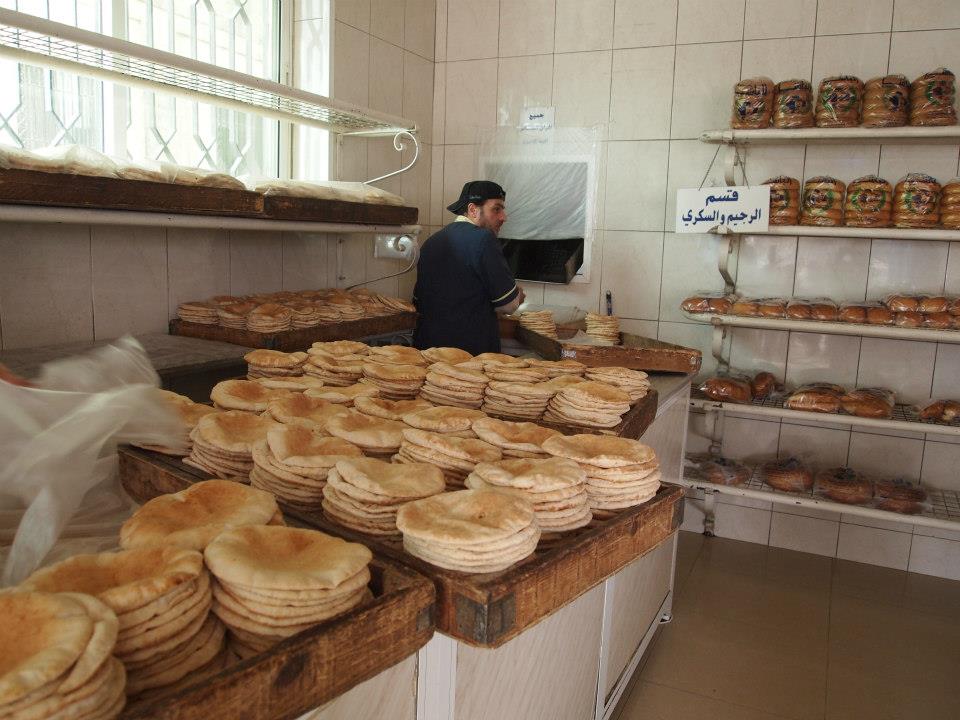 الحموي يدعو لوقف ترخيص المخابز