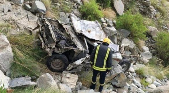 نجاة سبعيني سعودي سقطت سيارته من