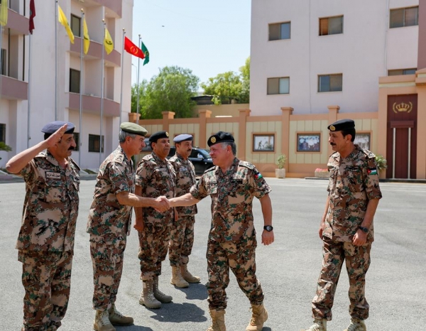 الملك يزور القيادة العامة للقوات المسلحة