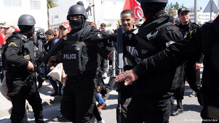 تونس: الحكم بإعدام 3 متشددين في