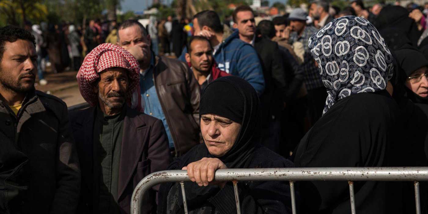 لبنان.. بلدة مسيحية تطلب من السوريين