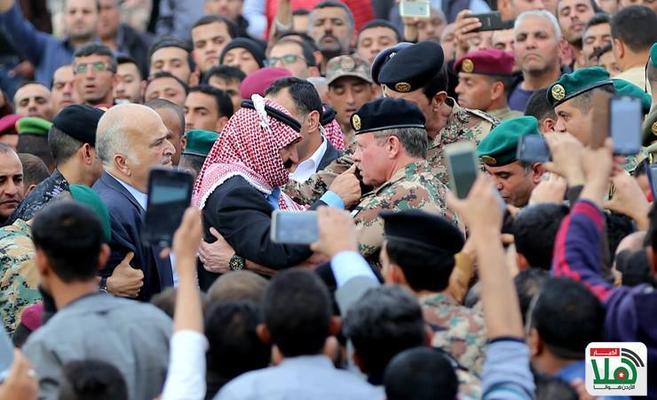 الملك يشارك في تشييع الشهيد الزيود