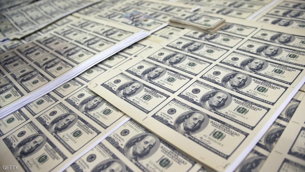 الدولار يرتفع بعد تصريحات تتعلق برفع