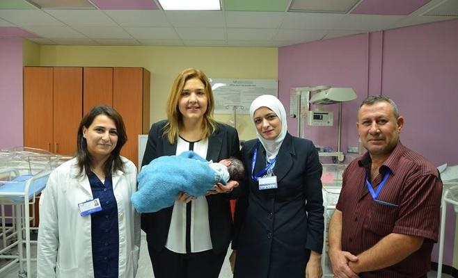 (آية) تنير حياة زوجين بعد 17