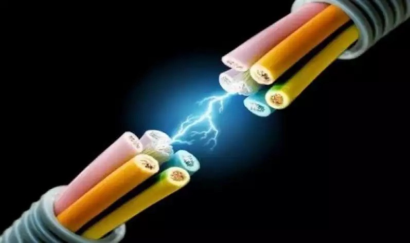 (صعقة ) تنهي حياة موظف بشركة