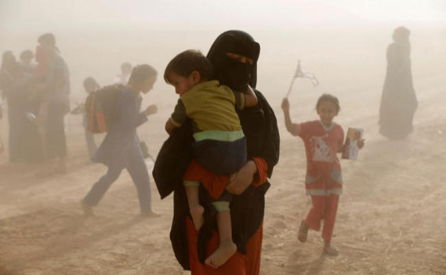 قرويون: داعش أجبرتنا على السير للموصل