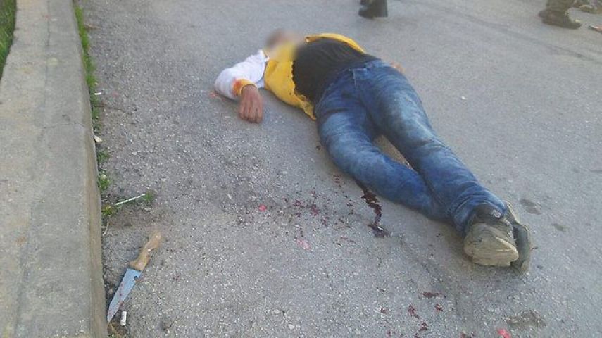 استشهاد شاب طعن مستوطنين وسط الخليل