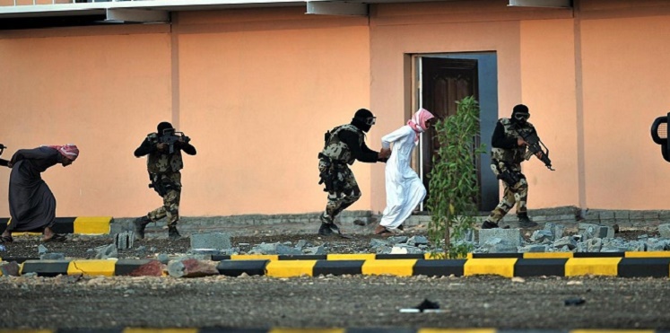 محكمة سعودية تقرر إبعاد 526 أجنبيا