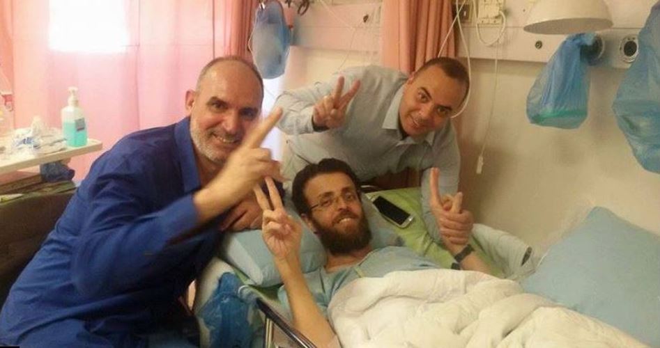 زوجة القيق: محمد بدأ بتناول السوائل