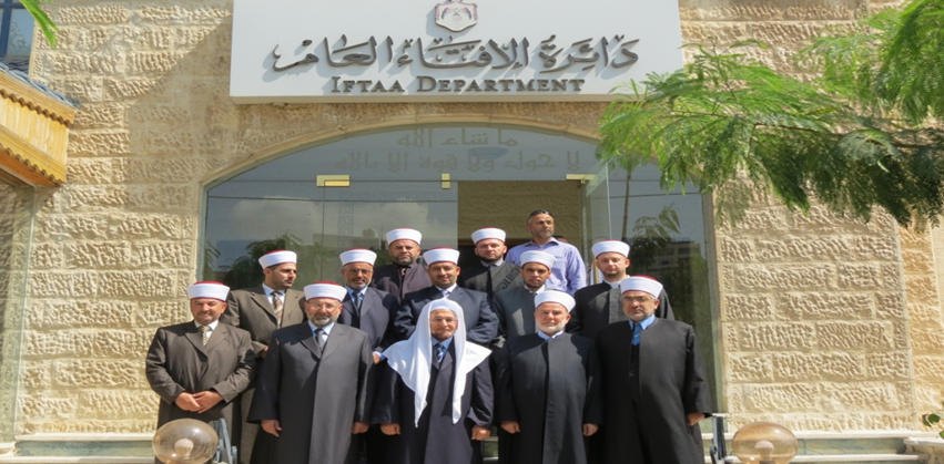 (الافتاء): زكاة الأموال المودعة بالبنوك واجبة