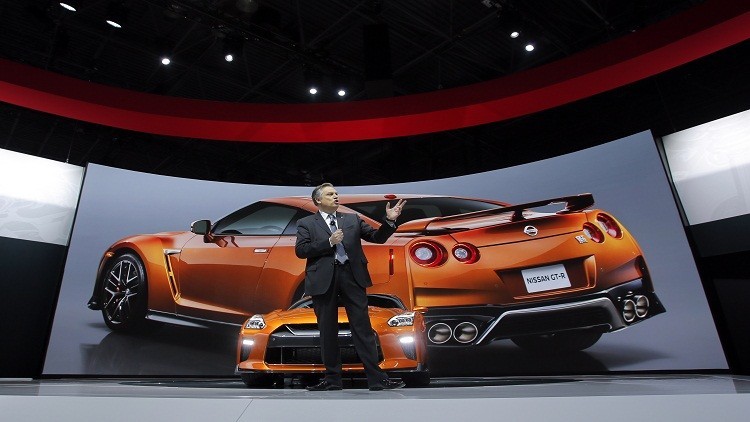 (نيسان) تطلق سيارتها الجديدة GT-R موديل