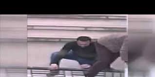 بالفيديو: هروب جماعي لمعلمين مصريين من