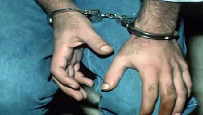 القبض على شخص بحقه 69 طلبا