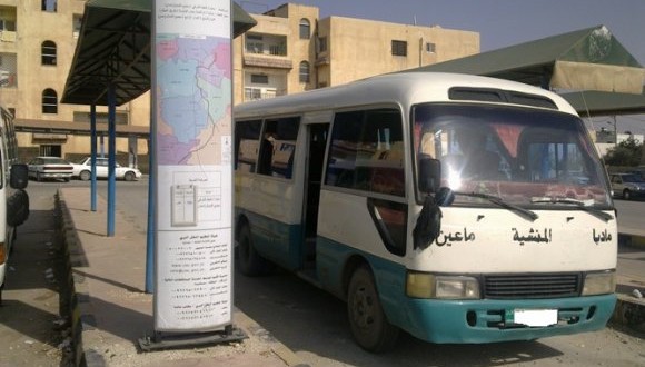 أصحاب باصات في مادبا يحتجون على